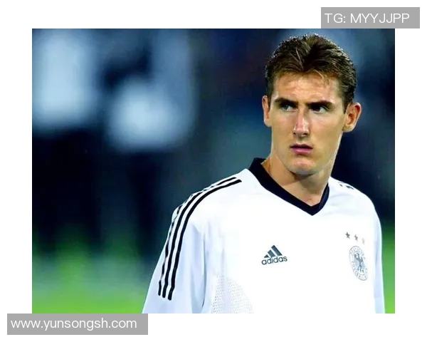 德国足球传奇克洛泽精彩瞬间回顾与生涯成就展示